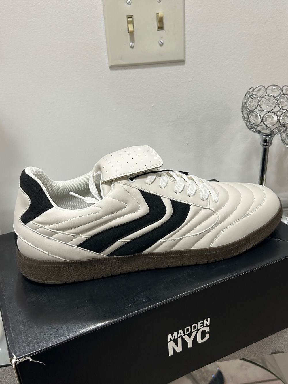Madden NYC Retro Soccer Sneakers White Black NWT Box Casual Streetwear